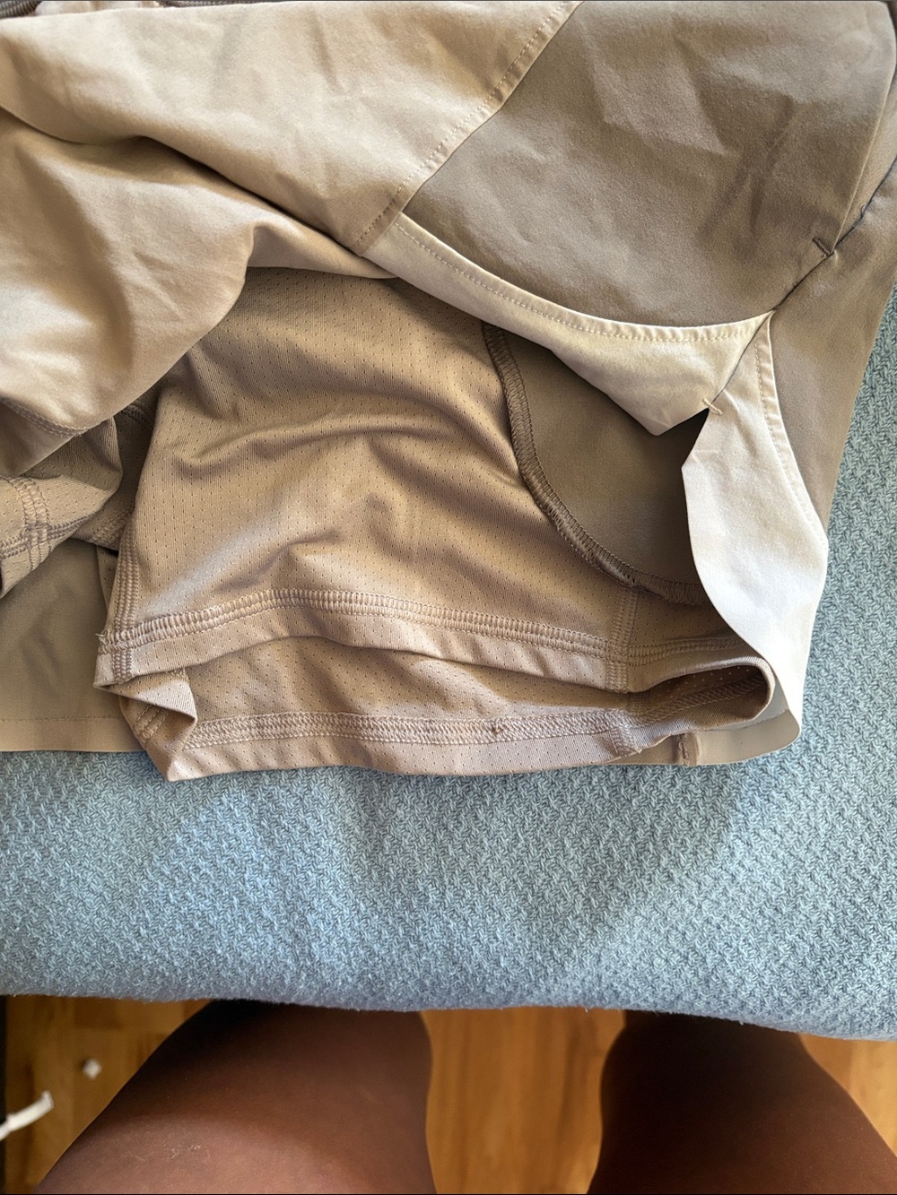 Abercrombie & Fitch Women’s High-Rise Athletic Shorts in Beige - Picture 3 of 4